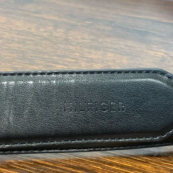 Tommy Hilfiger Men's CHG Genuine Leather Reversible Belt Black Size 54|56 NWOT - Picture 4 of 5
